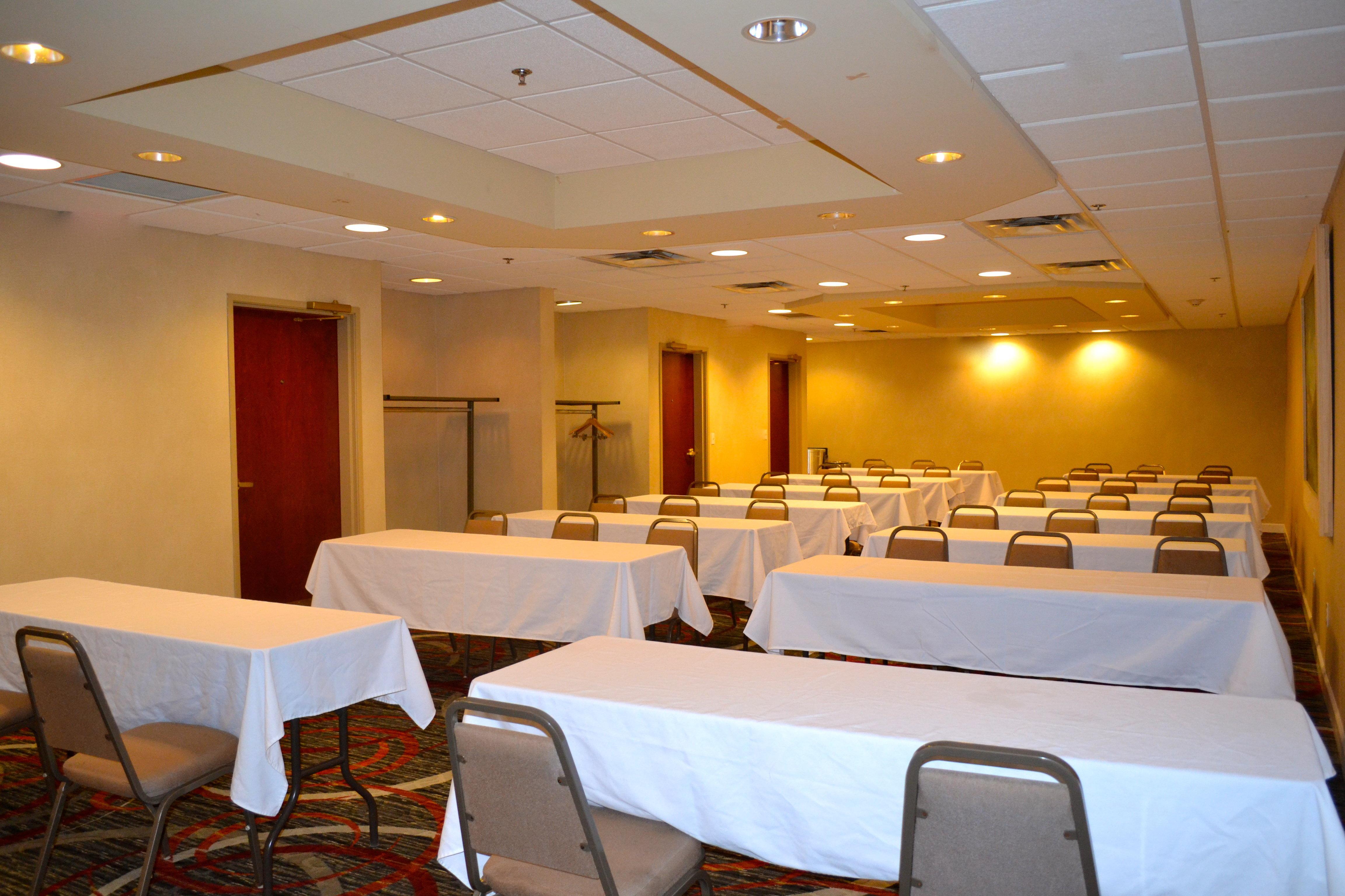 Holiday Inn Express Hotel & Suites Waterford By Ihg Экстерьер фото