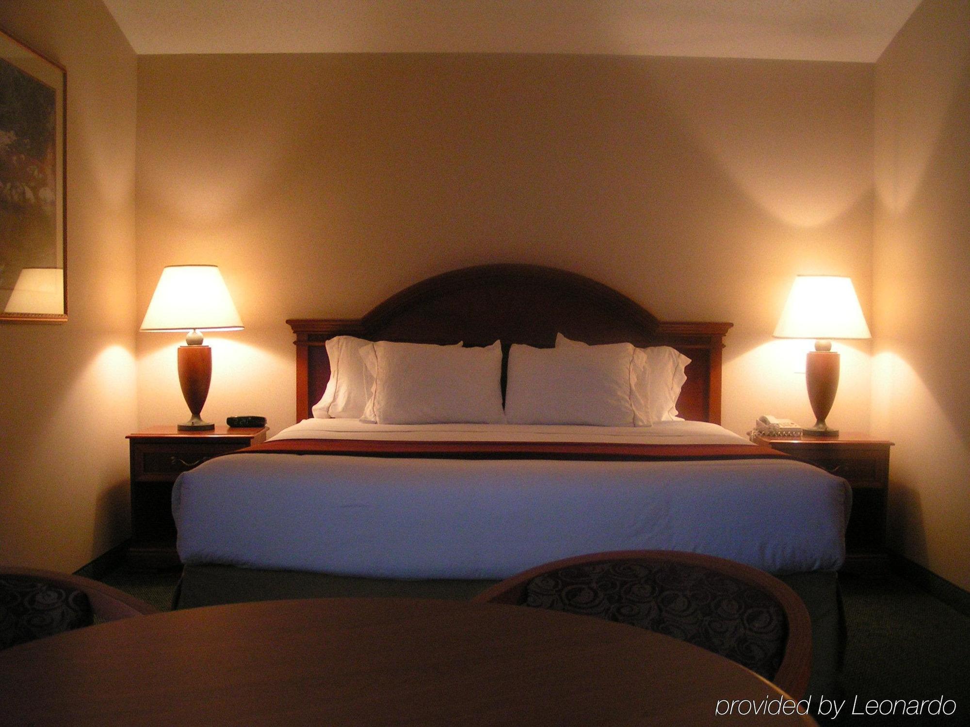 Holiday Inn Express Hotel & Suites Waterford By Ihg Номер фото